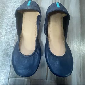 Size 8 navy Tieks